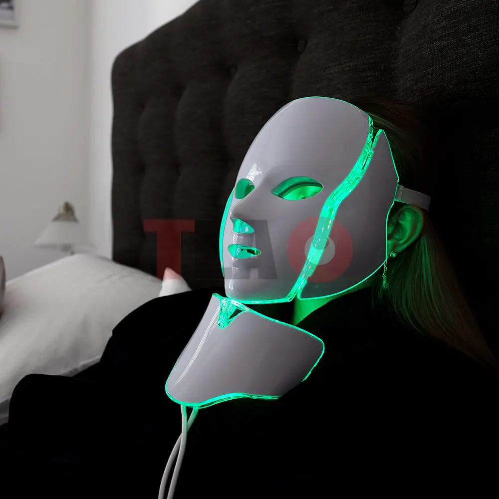 Winner: SoLuxe LED Face and Neck Mask + Free Serum